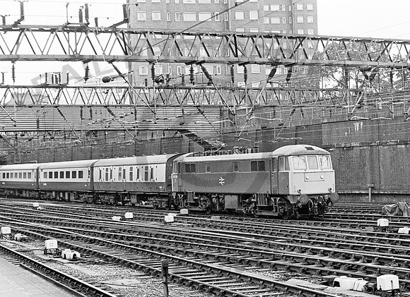 86259-Y-Euston-300678-JC1