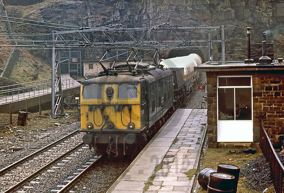 76023-Y-Woodhead-0874-JC053
