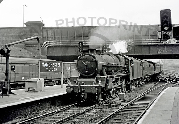 45604-Y-ManchesterVictoria-0565 KL757