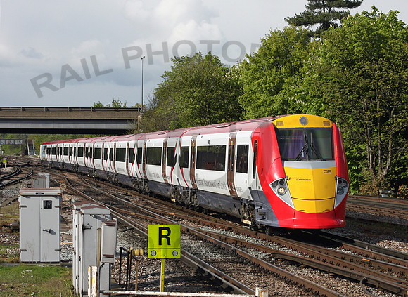 460002-Y-Gatwick-280409-JC575