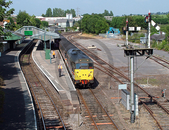 31454-Yeovil-050804-JC