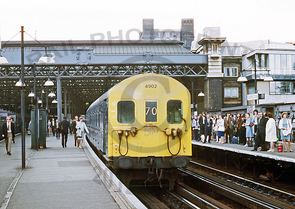 4902 Charing Cross 0671 JV358