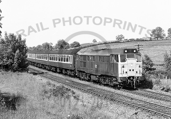 31323-Y-LowHutton-180683-JC691