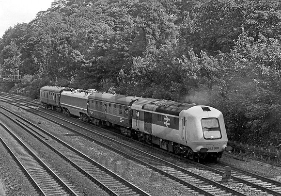 252001-Y-Chesterfield-260777-JC341