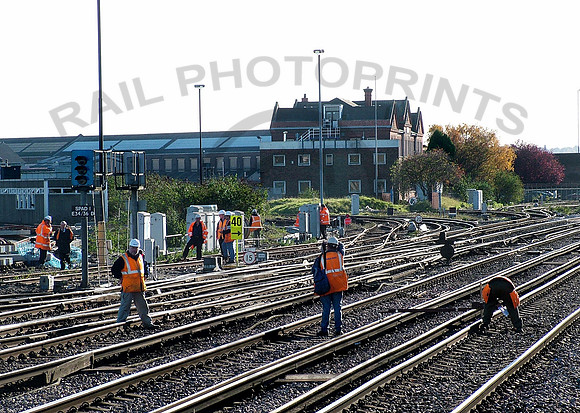 Trackworkers at Eastleigh 270305 JC