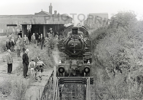 41320-Y-HeanorGate-190959-RPC930