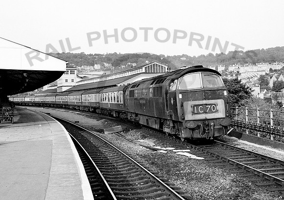 D1040-Y-BathSpa-130669-HB702