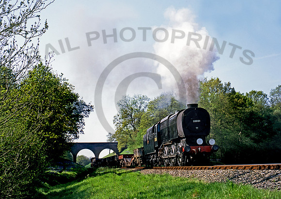 33001 3 Arch Bridge, Bluebell 070500 BR295