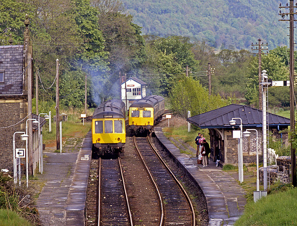 Class120-Llanwryst-300883-JC820